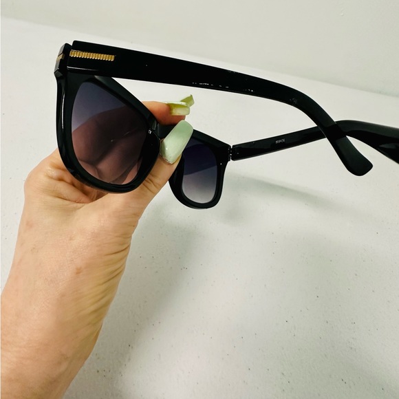 REDUCED. Lot of TWO PAIR SUNGLASSES Franco Sarto and generic shape. Bargain! - Picture 11 of 14